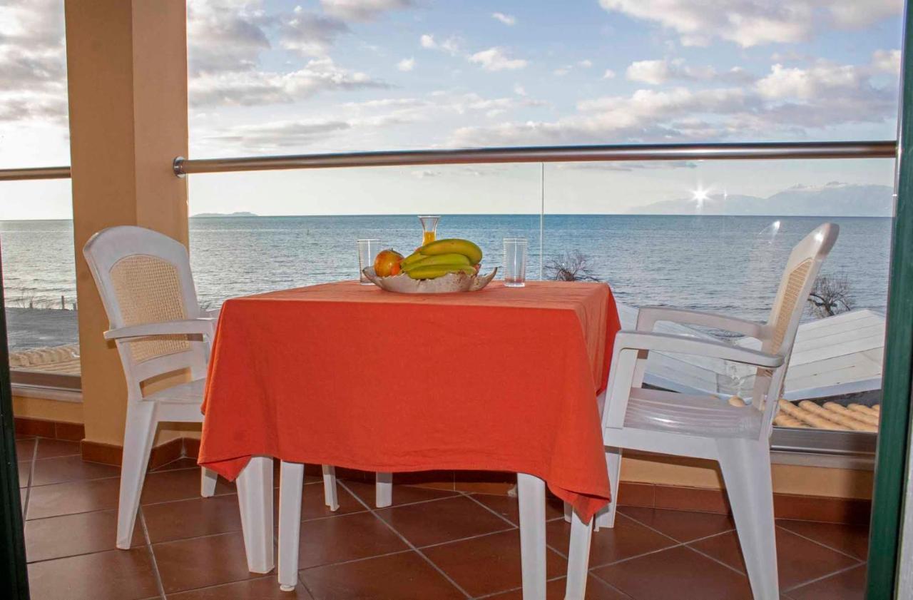Frosos Beachfront Maisonette Acharavi Acharavi  Bagian luar foto